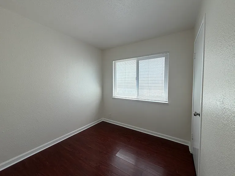 Haller Court — Photo 13