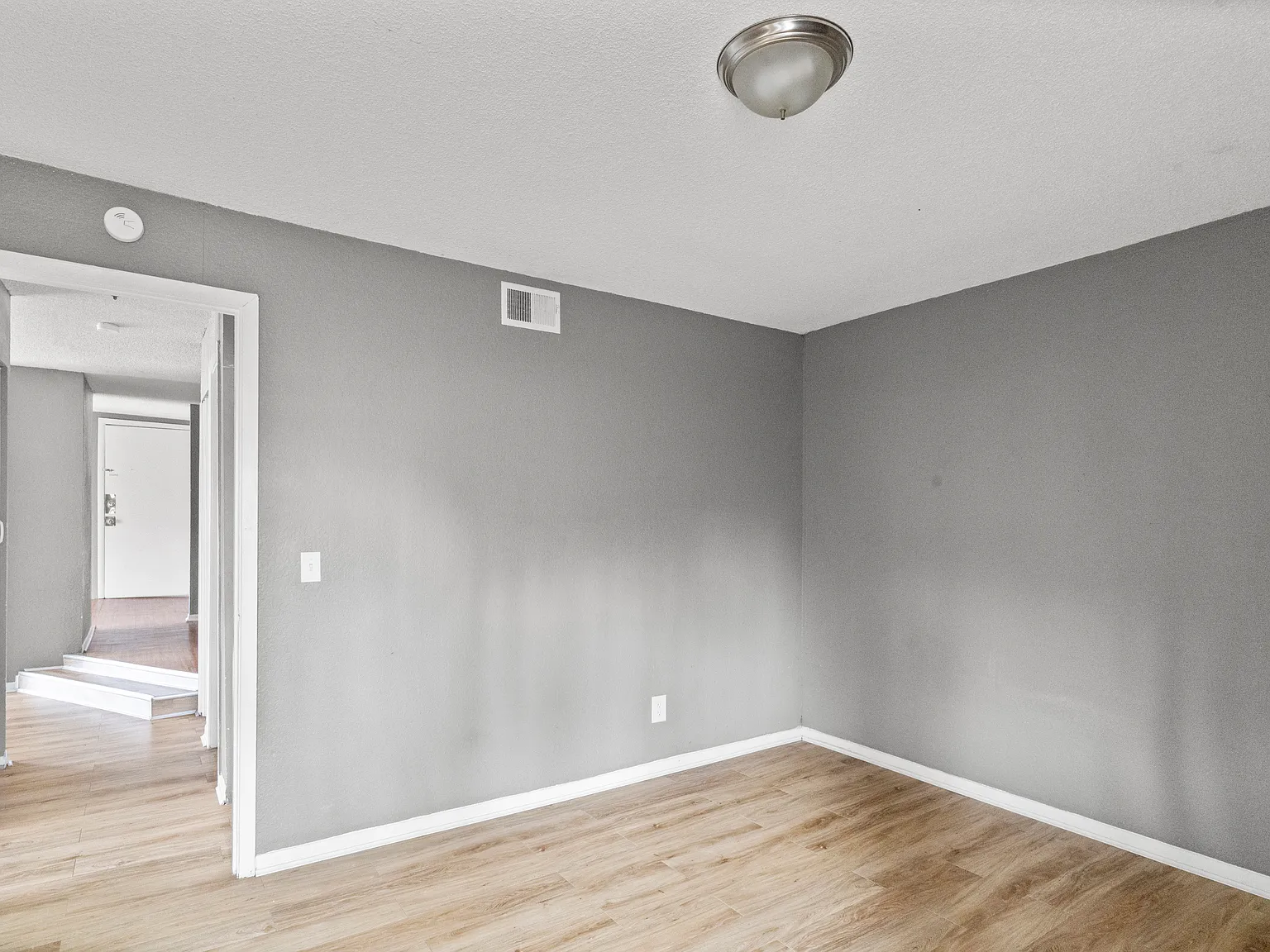 1 bed, 1000 sqft, $825 — Photo 3