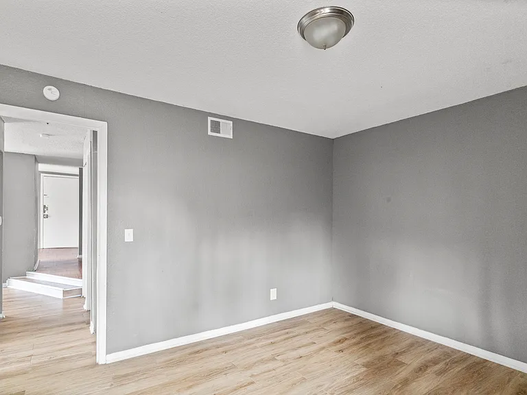 2903 Freeman Ave — Photo 3