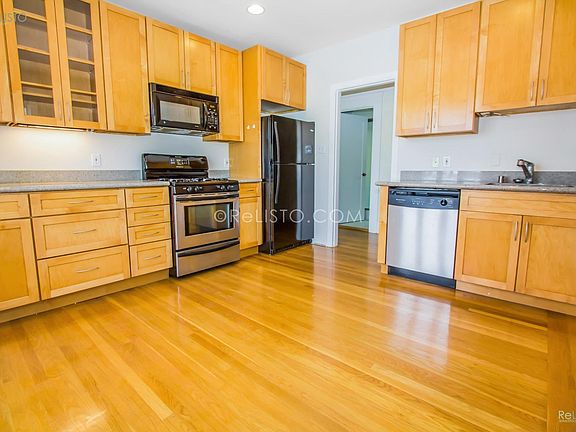 5th image of 225 Castro St APT 4