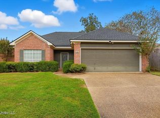 123 Chestnut Dr, Brandon, MS 39047