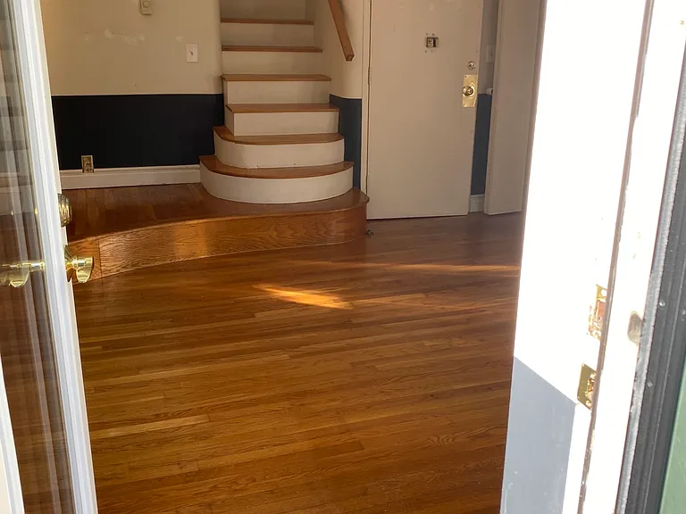 16 Wellington St #4 — Photo 2