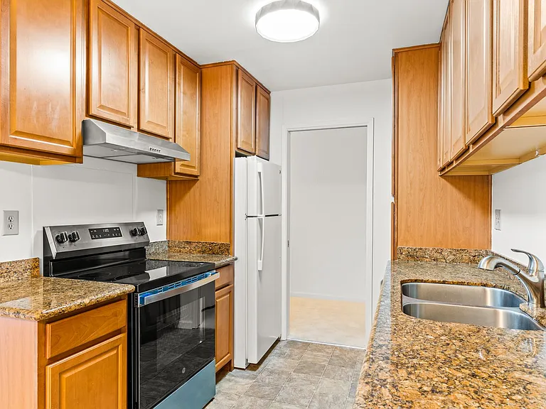 1311 Webster St #E316 — Photo 9