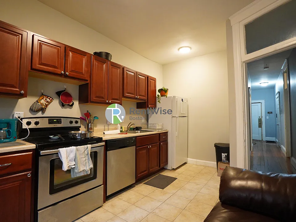 1379 Commonwealth Ave #4