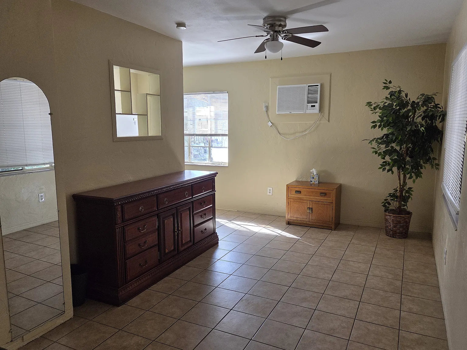 Studio, 400 sqft, $1,350 — Photo 4