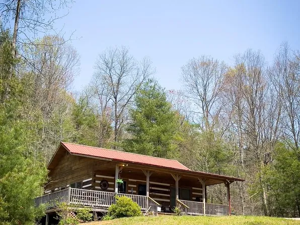 1588 Walton Branscome Rd, Hillsville, VA 24343