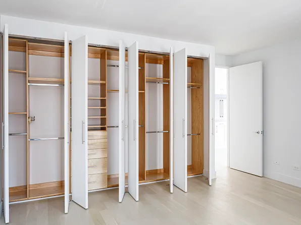 250 East 54th Street image 9 of 26