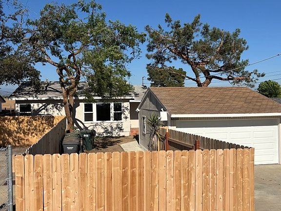 2nd image of 920 S Upas St S