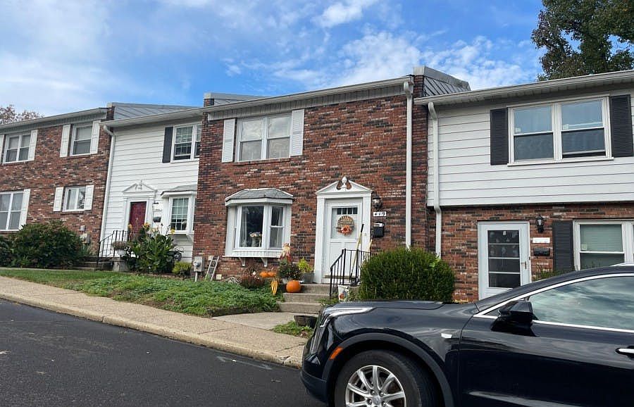 1st image of 419 Rutgers Ct