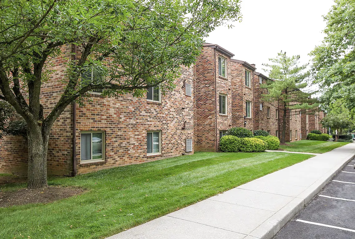 Shakespeare Park Apartments — Photo 2