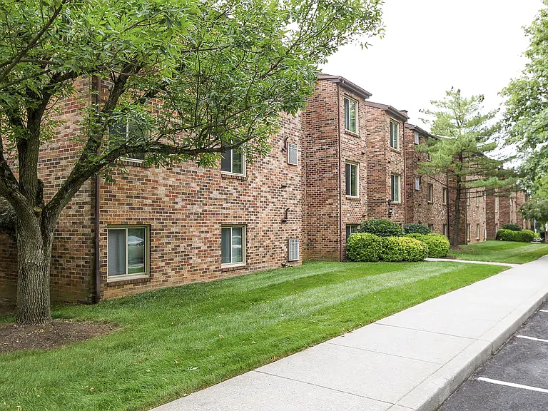 Shakespeare Park Apartments — Photo 2