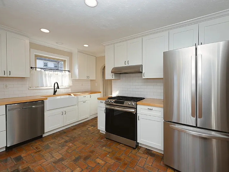 623 Ries Ave — Photo 2