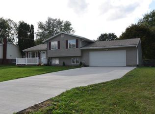 1535 Whitehall Dr, Mogadore, OH