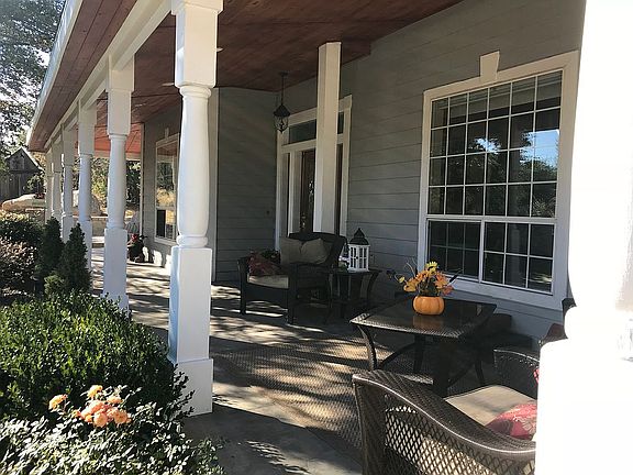 3rd image of 1945 Paradise Ln