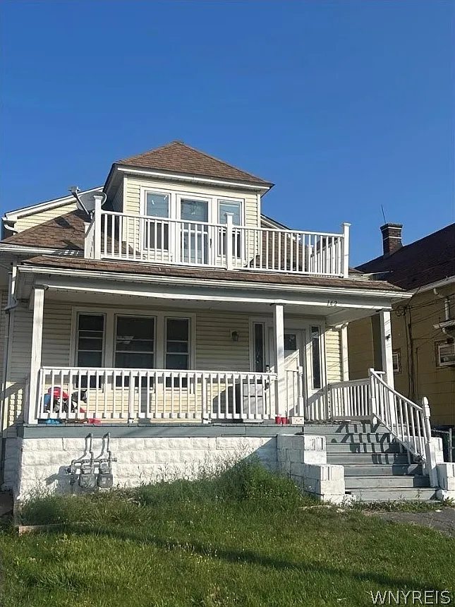 3 bed, 1.0 bath, 2412 sqft, $1,250 — Photo 1
