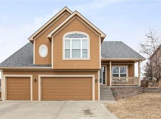 712 Holt Dr, Liberty, MO 64068