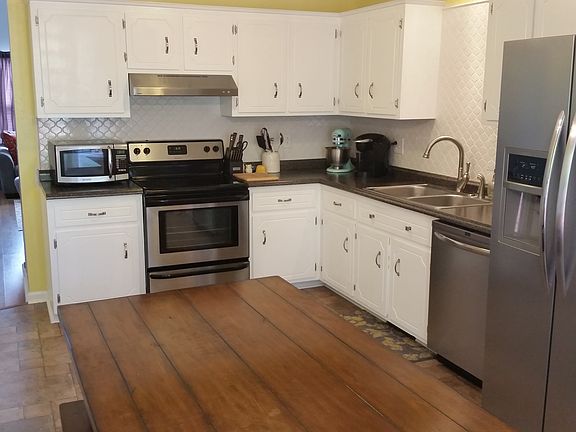 3rd image of 203 Moncrest Dr