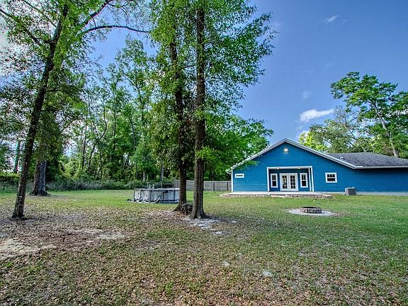 3rd image of 109 SW Round House Ct