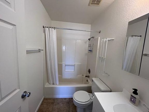 4th image of 2181 Clearwater Dr APT 3