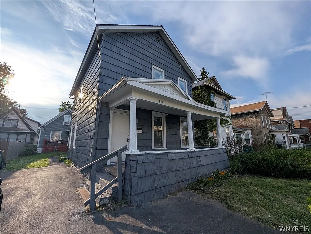 2 bed, 1.0 bath, 798 sqft, $1,150 — Photo 2