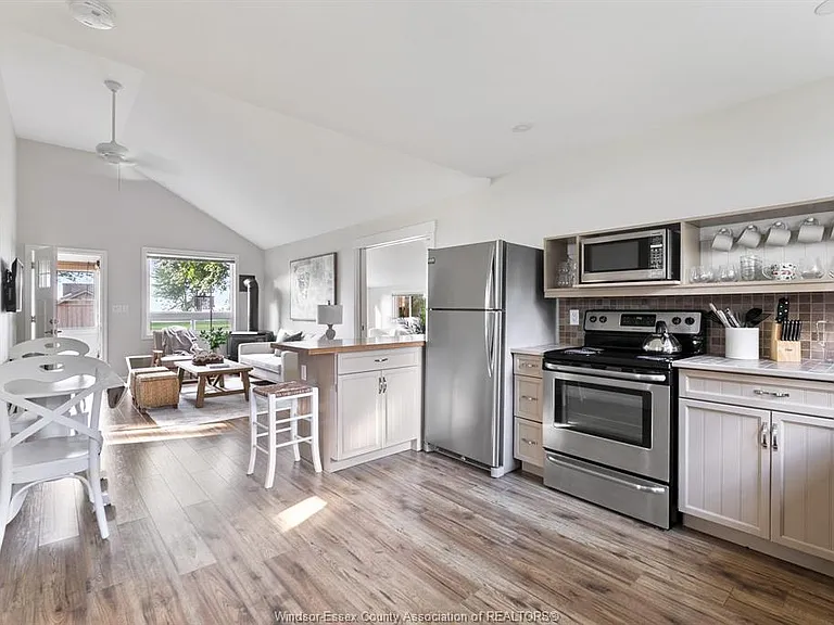 864 Lawrence Dr — Photo 11