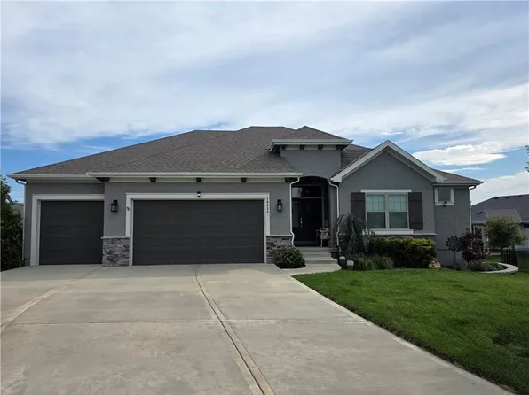 19638 Barstow St, Spring Hill, KS 66083