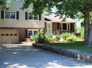 35 Airport Rd, Grove City, PA 16127