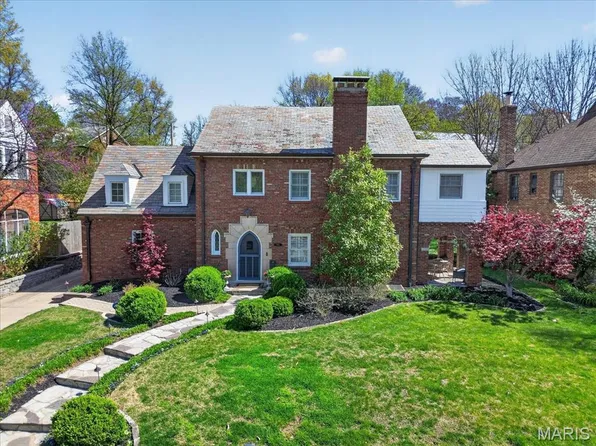 7801 Davis Dr, Saint Louis, MO 63105