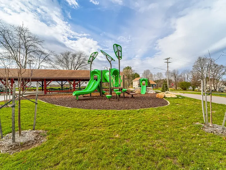 Sunset Place Apartments — Photo 5