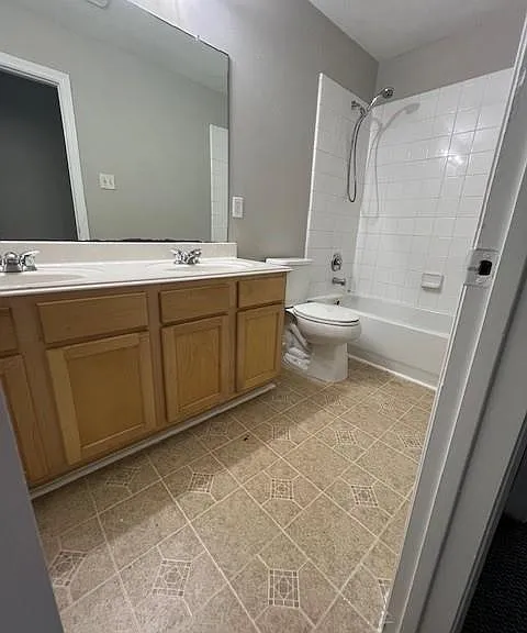 9219 Hidden Lake Cir E — Photo 12