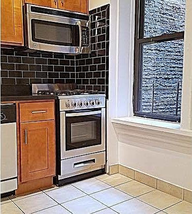 4th image of 304 W 14th St APT 2C