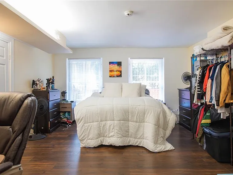 512 W Marshall St #B — Photo 2