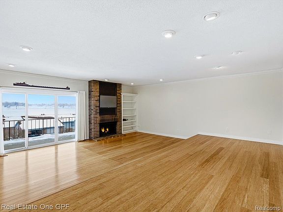 3rd image of 1715 River Rd APT 22