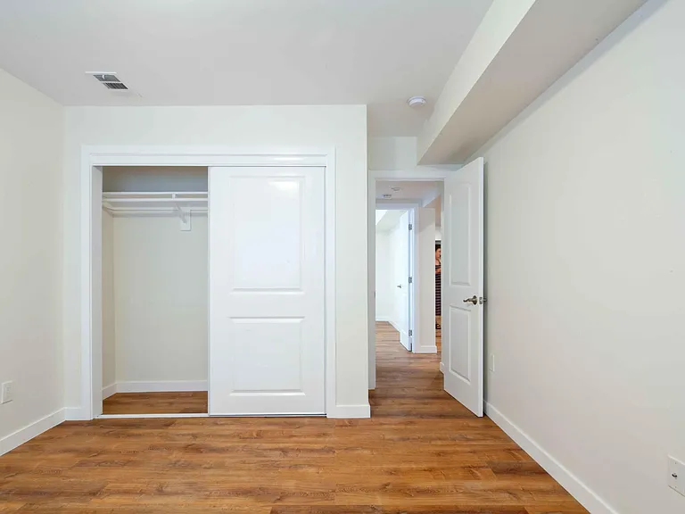 429 Athol Ave — Photo 7