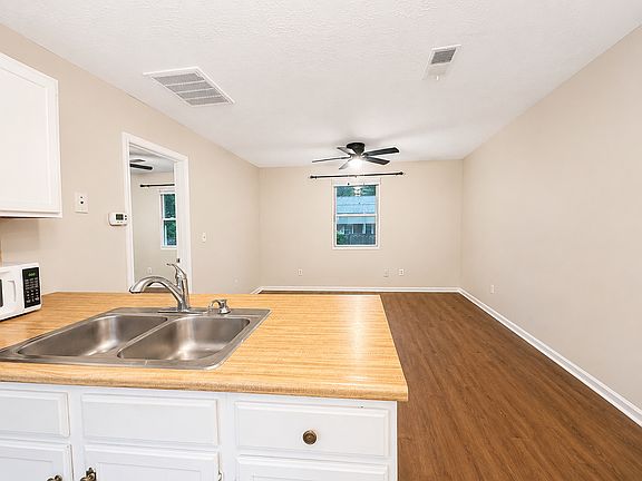 2nd image of 1170 Miller St #3