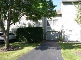 550 N Woodfield Trl, Roselle, IL 60172
