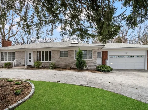 337 Meshanticut Valley Pkwy, Cranston, RI 02920