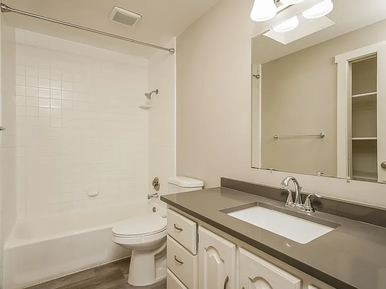 149 N 400 W — Photo 16