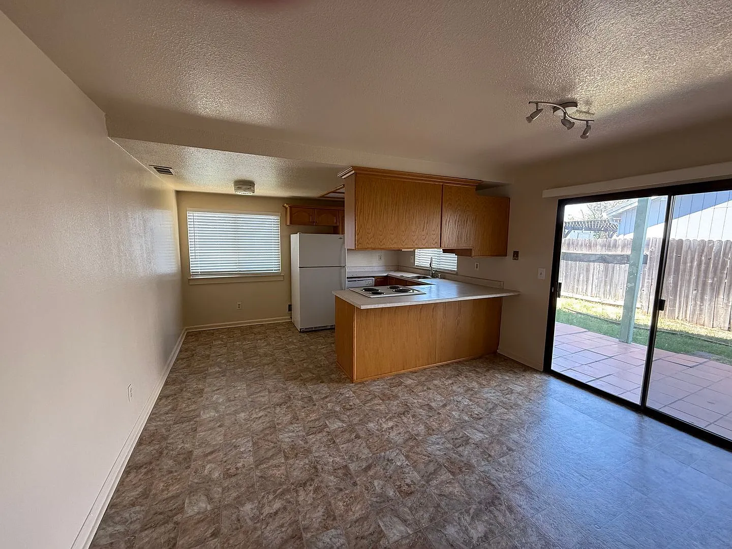 2962 Denise Ct - West Sacramento 95691 — Photo 3