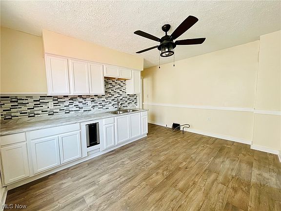 4th image of 11339 Knowlton Ave