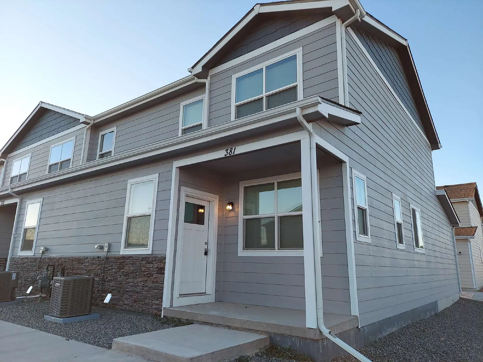 2 bed, 1.5 bath, 1282 sqft, $1,720 — Photo 1