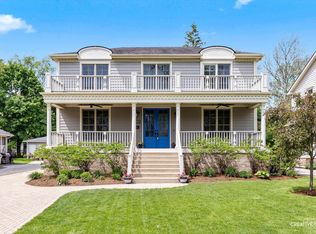 1002 S Gables Blvd, Wheaton, IL 60187