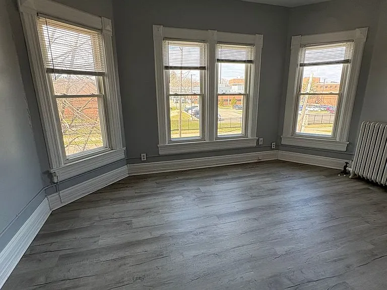 410 W Forest Ave — Photo 4