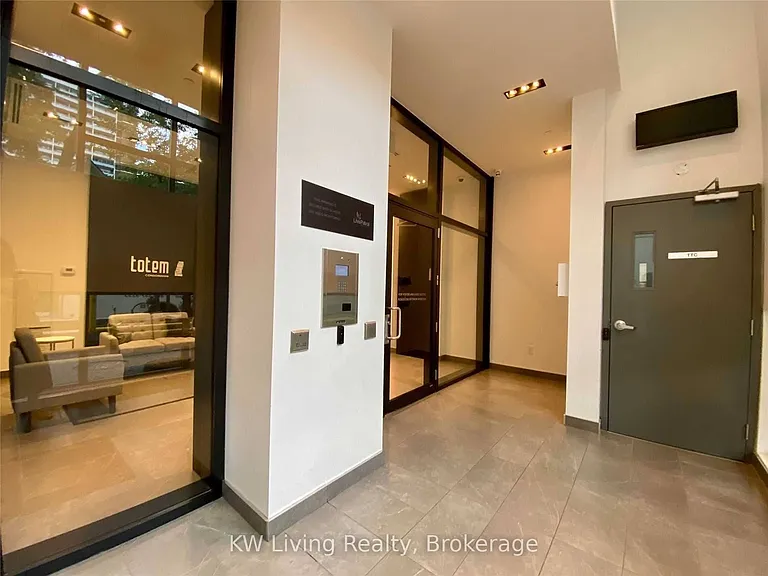 17 Dundonald St #406 — Photo 3