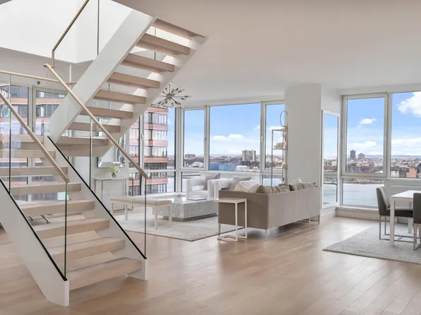 635 West 42nd Street image 6 of 47