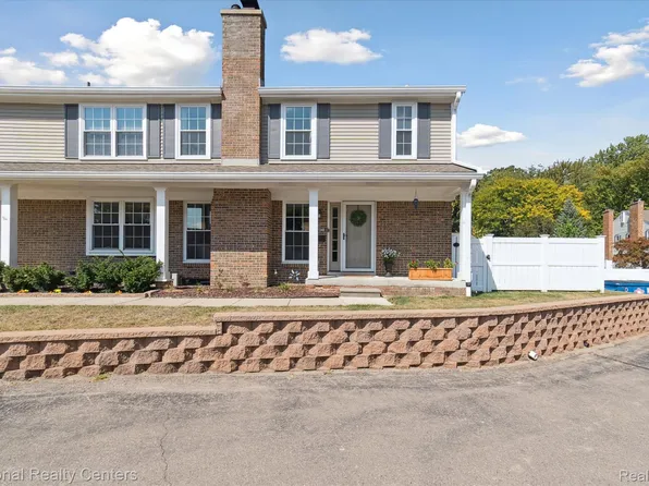 21348 E Glen Haven Cir, Northville, MI 48167