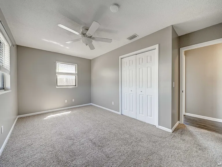 114 S Kimbrel Ave — Photo 15