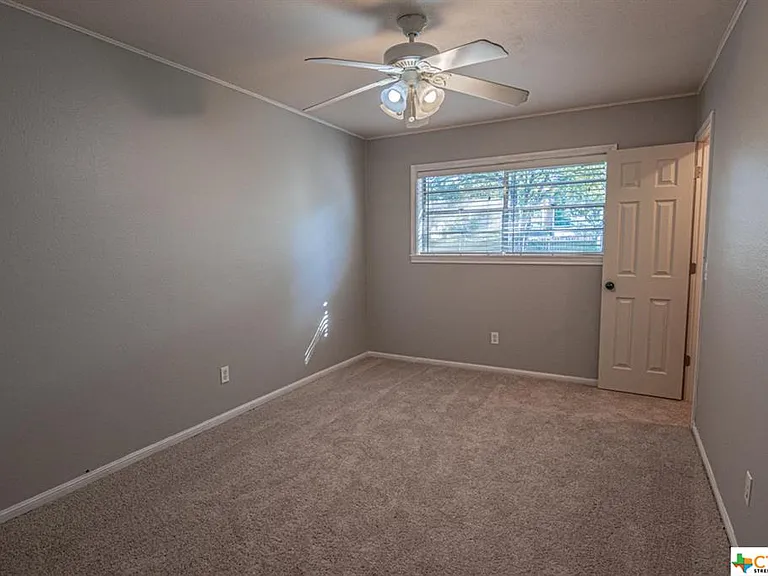 103 N Oak Dr — Photo 12