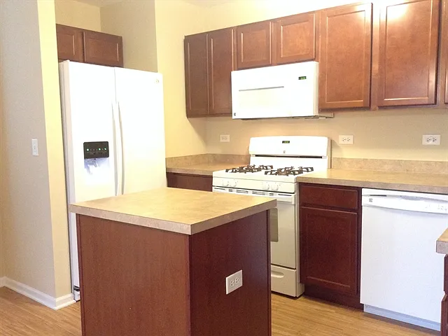 4 bed, 2.5 bath, 2270 sqft, $3,235 — Photo 2