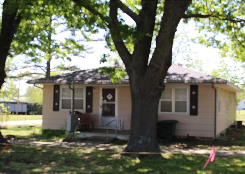 1st image of 1101 N Mitacek Ave